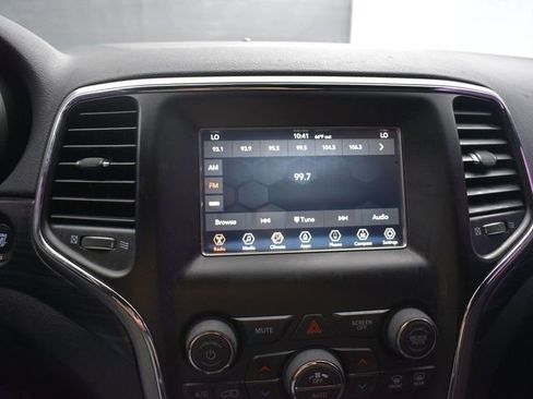 Used 2020 Jeep Grand Cherokee Laredo image 15