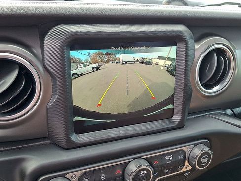 Used 2023 Jeep Wrangler Rubicon w/ Cold Weather Group image 19