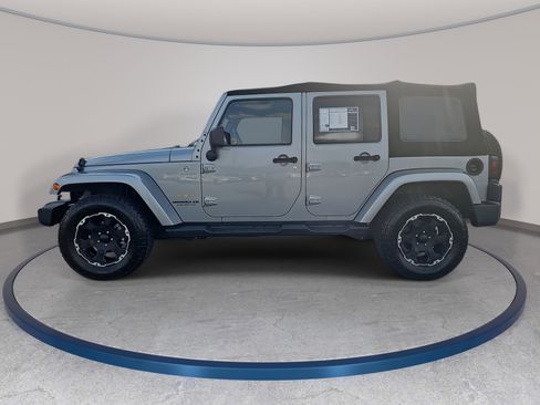 Used 2015 Jeep Wrangler Unlimited Sahara w/ Dual Top Group image 8