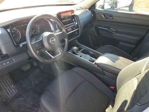 Certified 2025 Nissan Pathfinder SV image 25