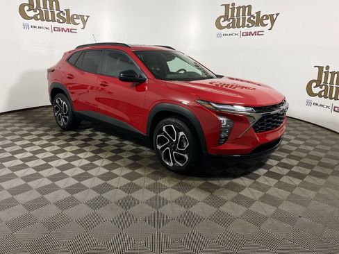 Used 2026 Chevrolet Trax RS w/ Sunroof Package FWD image 1