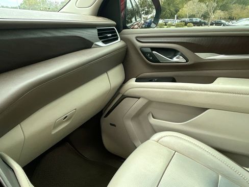 Used 2021 GMC Yukon XL Denali w/ Denali Premium Package image 31