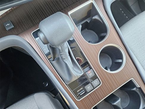 Used 2024 Toyota Sienna LE image 19