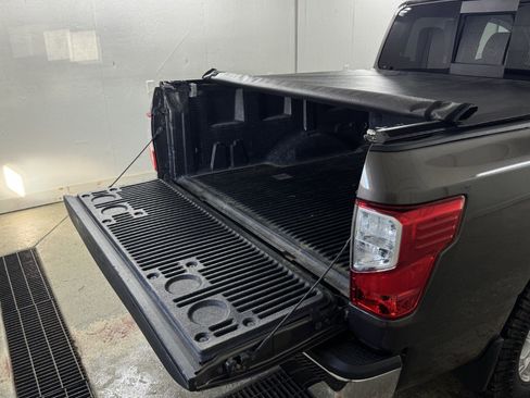 Used 2017 Nissan Titan SV image 49