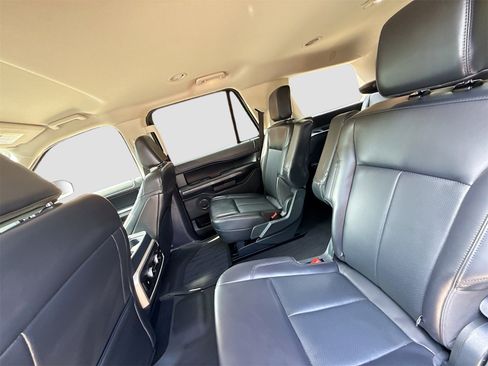 Used 2024 Ford Expedition XLT image 24