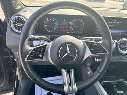 Used 2024 Mercedes-Benz GLB 250 4MATIC image 16