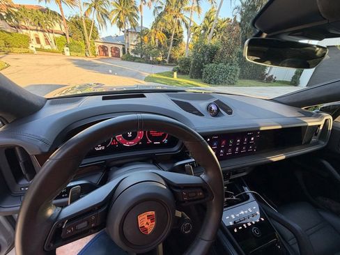 Used 2025 Porsche Cayenne GTS AWD/4WD image 11