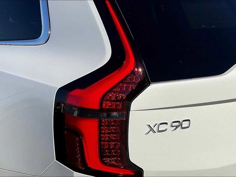 New 2026 Volvo XC90 T8 Plus w/ Protection Package Premier image 25
