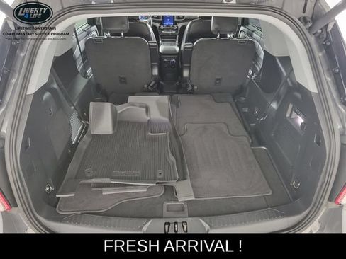 Used 2023 Ford Explorer Limited w/ Limited Technology Package AWD/4WD image 16
