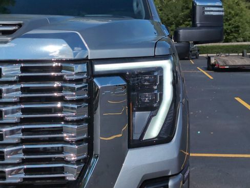 New 2026 GMC Sierra 2500 Denali w/ Denali Reserve Package AWD/4WD image 12