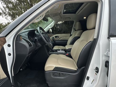 Used 2023 INFINITI QX80 Premium Select w/ Cargo Package image 13