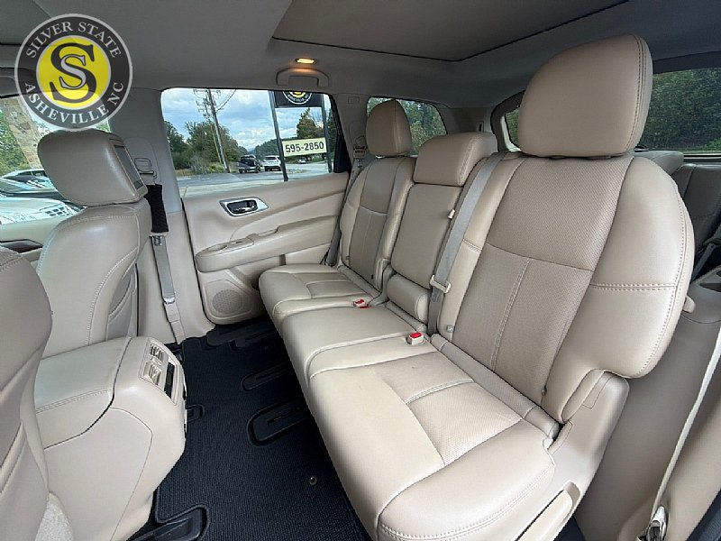 Used 2017 Nissan Pathfinder Platinum w/ Family Entertainment Package AWD/4WD image 14