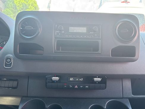 Used 2021 Mercedes-Benz Sprinter 2500 image 33
