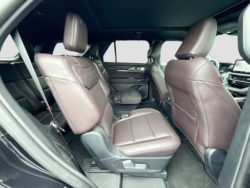 Used 2025 Ford Explorer Platinum w/ LUX Leather Package AWD/4WD image 31