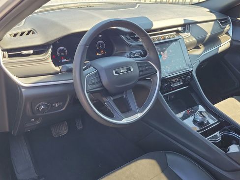 Used 2023 Jeep Grand Cherokee Altitude AWD/4WD image 19