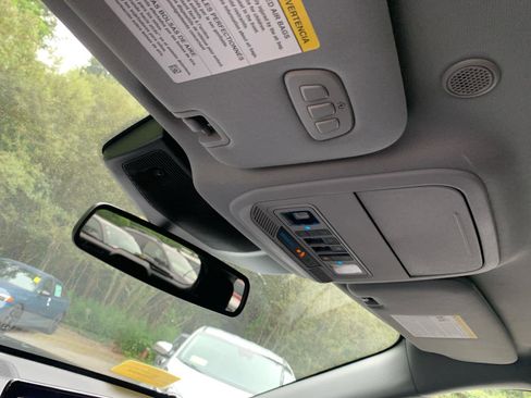 Used 2022 Ford Explorer Limited w/ Limited Technology Package image 27