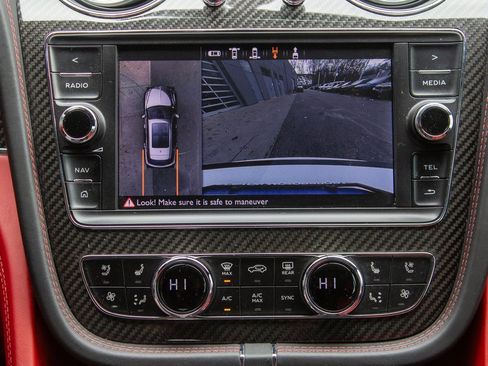 Used 2019 Bentley Bentayga image 18