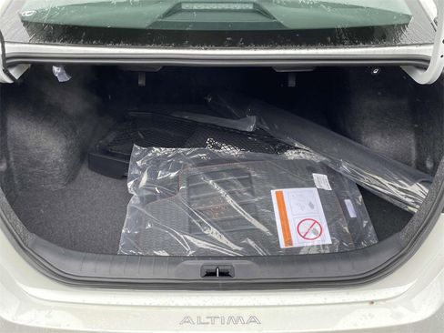 New 2025 Nissan Altima 2.5 SR image 8