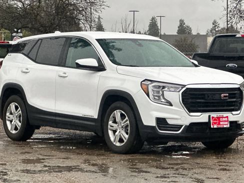 Used 2024 GMC Terrain SLE image 10