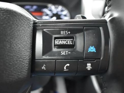 Used 2025 Nissan Rogue SV FWD image 23