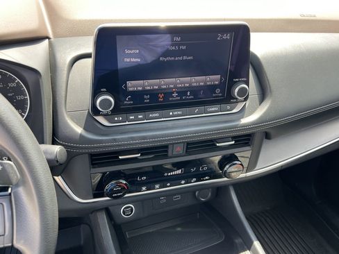 Used 2023 Nissan Rogue SV image 8