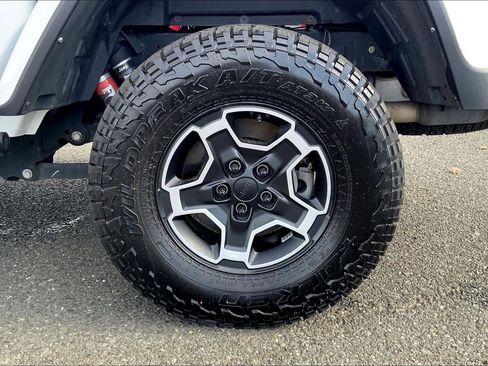 Certified 2022 Jeep Gladiator Mojave w/ Cold Weather Group image 9