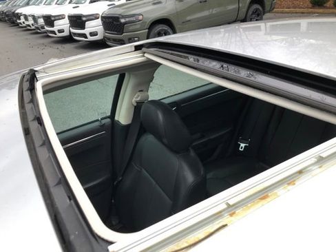 Used 2010 Chrysler 300 Touring image 44