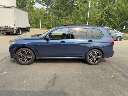 Used 2022 BMW X7 xDrive40i w/ M Sport Package AWD/4WD image 2