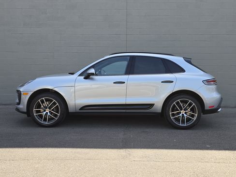 Certified 2023 Porsche Macan AWD/4WD image 2