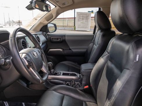 Used 2020 Toyota Tacoma SR5 image 12