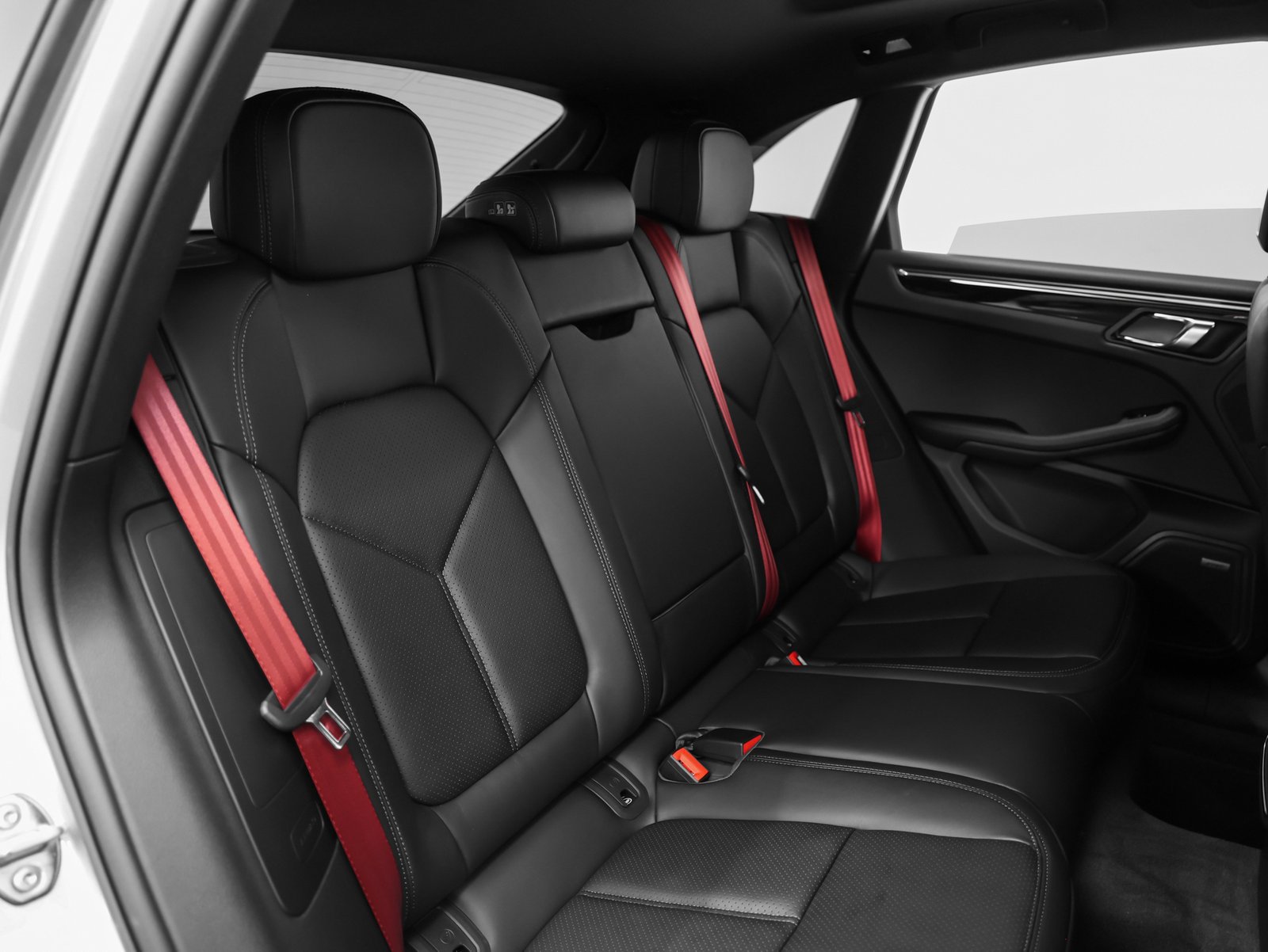 Certified 2025 Porsche Macan AWD/4WD image 23