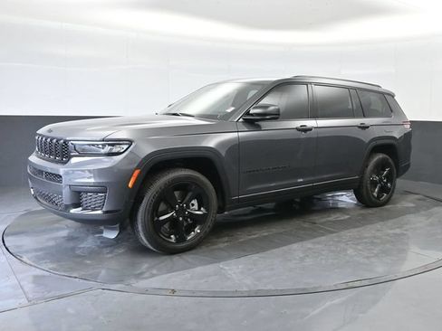 Used 2025 Jeep Grand Cherokee L Altitude AWD/4WD image 29