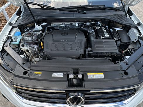 Used 2023 Volkswagen Tiguan SE R-Line image 36