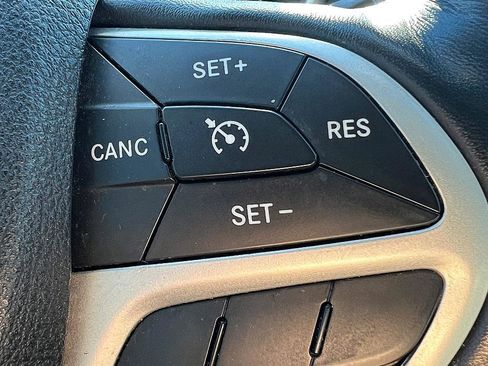 Used 2015 Jeep Cherokee Trailhawk w/ Comfort/Convenience Group image 25