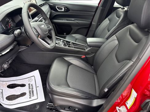 New 2026 Jeep Compass Latitude image 9