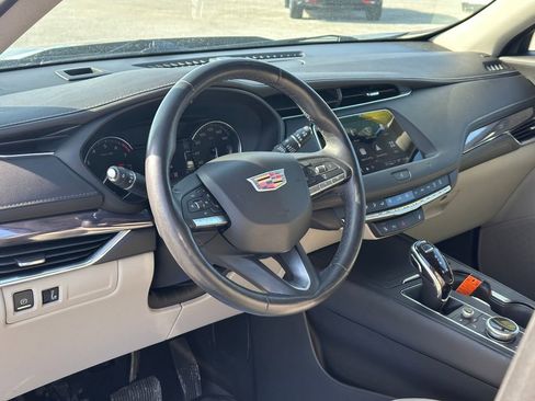 Used 2021 Cadillac XT4 Luxury w/ Cold Weather Package image 28