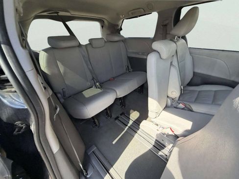 Used 2020 Toyota Sienna XLE image 25