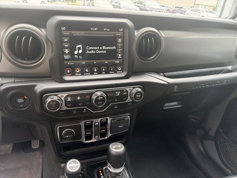 Used 2022 Jeep Wrangler Unlimited Sport AWD/4WD image 22