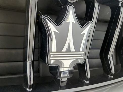 Used 2022 Maserati Levante Modena AWD/4WD image 33