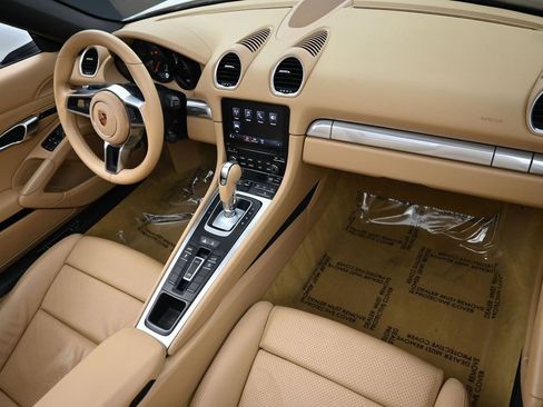 Certified 2017 Porsche 718 Boxster RWD image 28