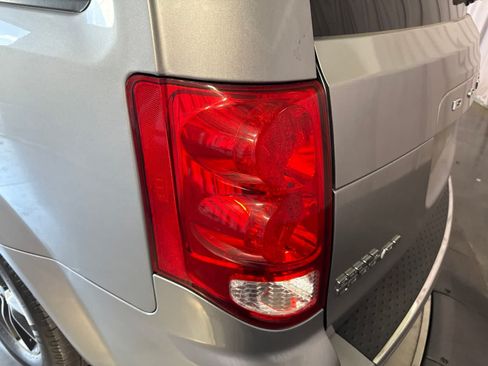 Used 2018 Dodge Grand Caravan GT FWD image 12