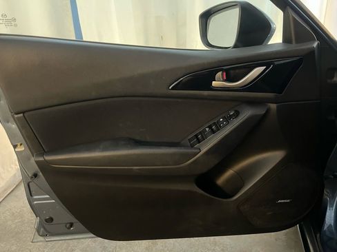 Used 2016 MAZDA MAZDA3 i Touring w/ Popular Equipment Package image 9