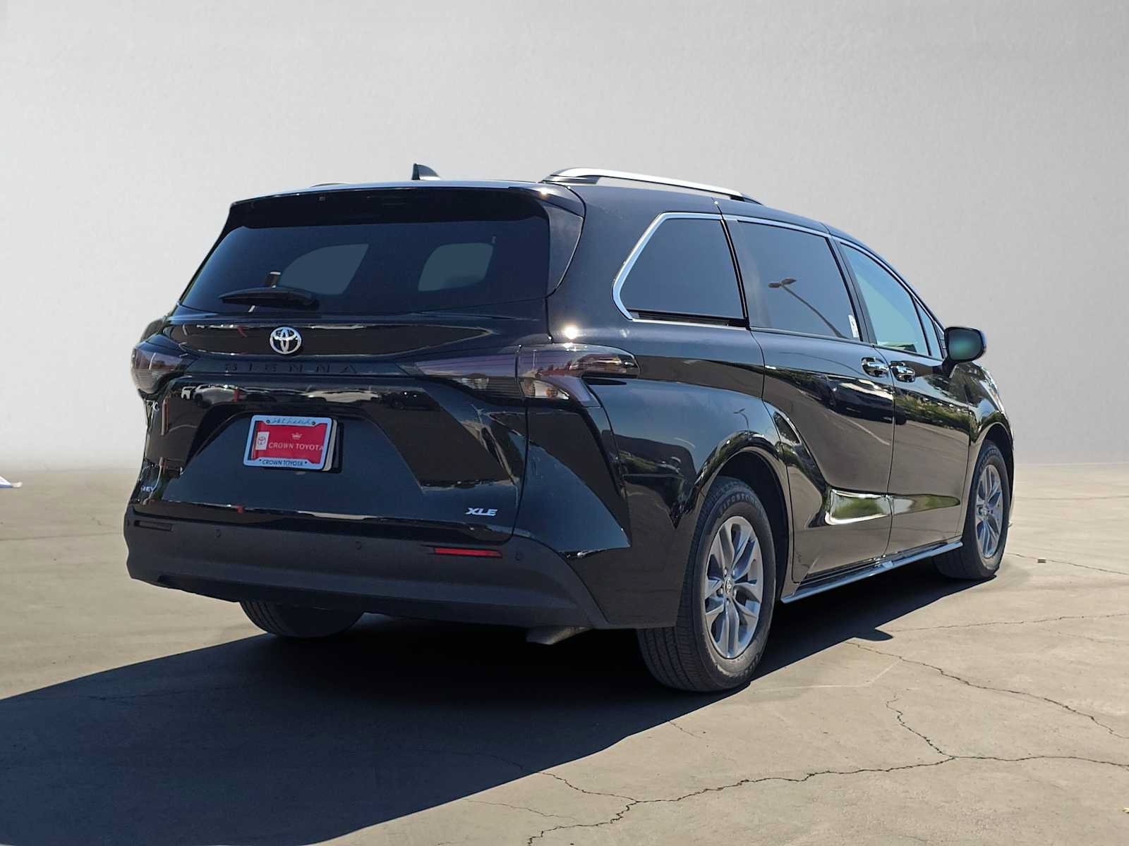 Certified 2026 Toyota Sienna XLE FWD image 3