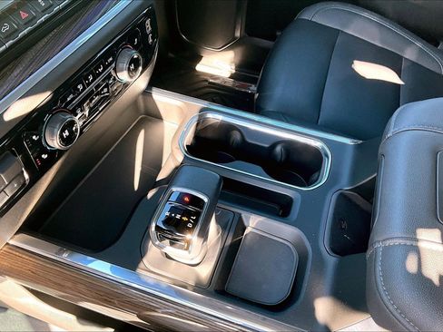 Used 2022 Chevrolet Silverado 1500 RST image 19