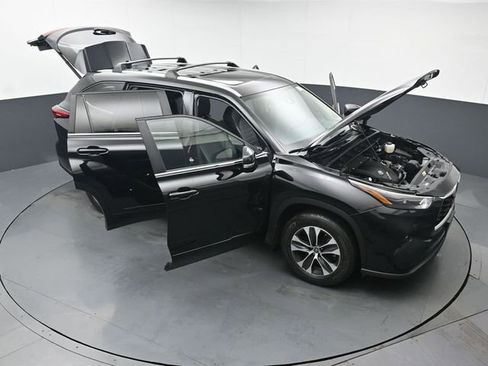 Used 2023 Toyota Highlander XLE image 50