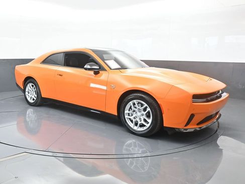 Used 2025 Dodge Charger R/T w/ Sun & Sound Package image 8