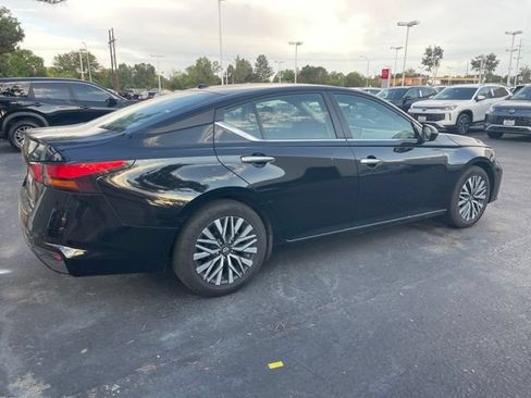 Certified 2025 Nissan Altima 2.5 SV FWD image 2