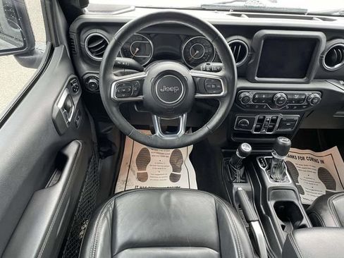 Used 2018 Jeep Wrangler Unlimited Sahara AWD/4WD image 11