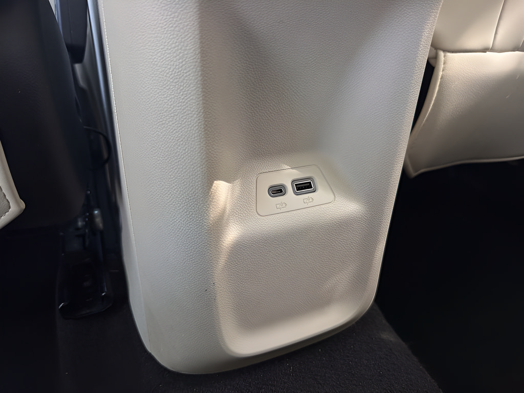 Used 2023 Buick Envision Essence FWD image 19