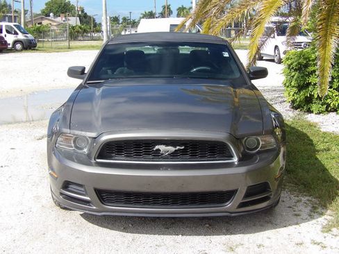 Used 2013 Ford Mustang V6 2dr Convertible image 12